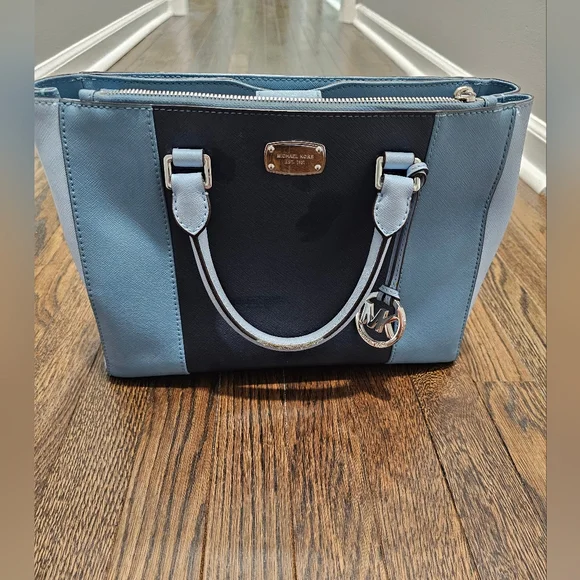 Michael Kors Purse - Picture 1 of 9